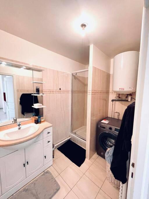 Appartement F2 Proche Orly/ Massy/ Paris Avec Parking Longjumeau