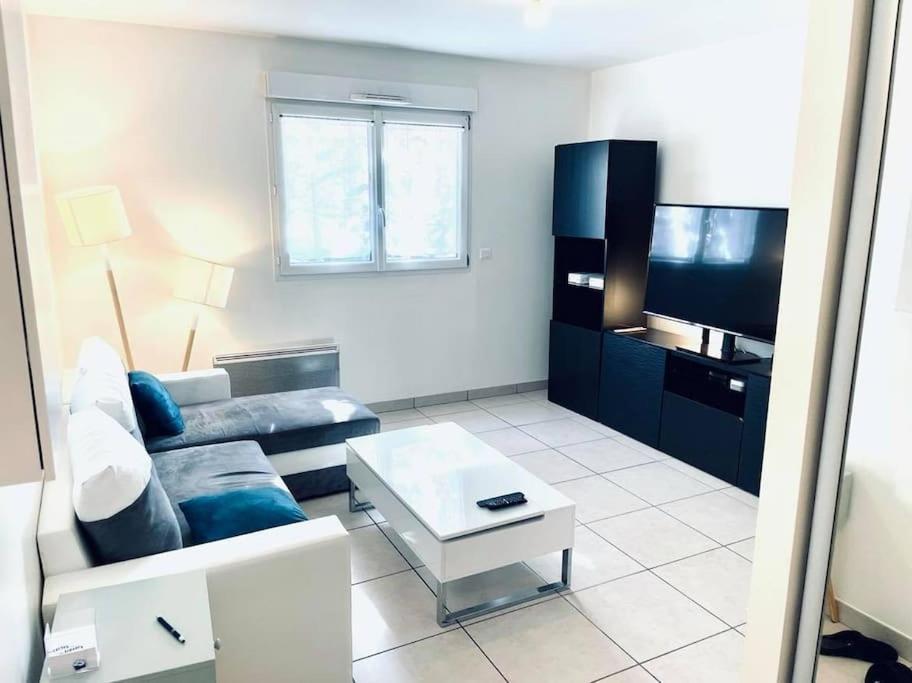 F2 Proche Orly/ Massy/ Paris Avec Parking Appartement *